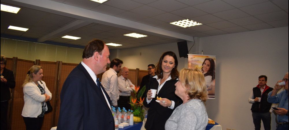 Sindilojas Caxias entrega homenagem de aniversário a associados 