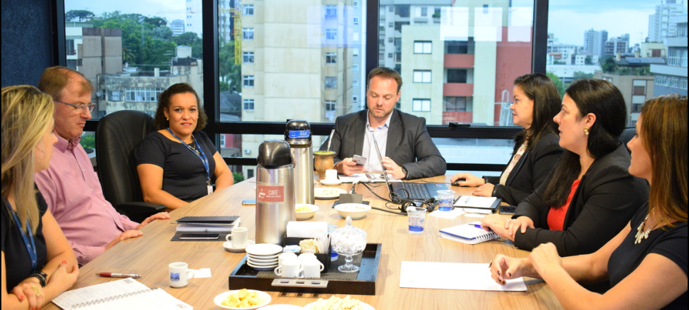 Sindilojas Caxias se reúne com a Rede Fecomércio de Educação