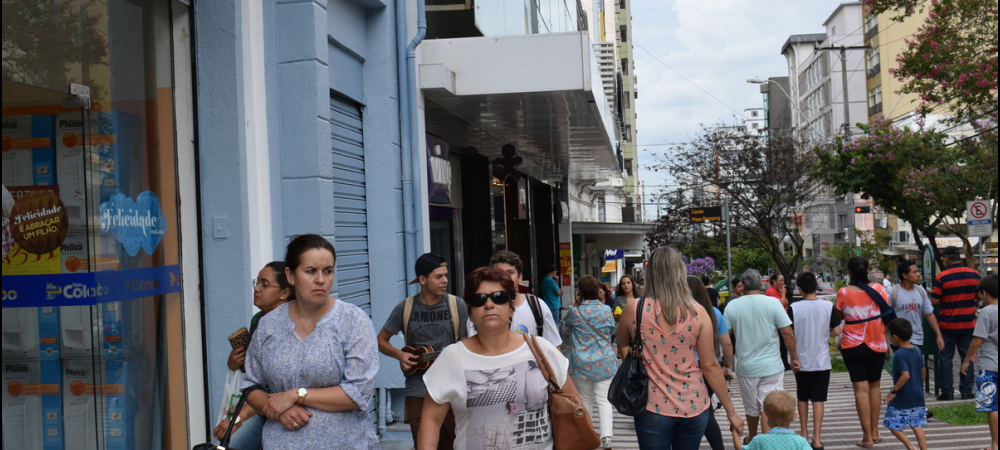 Comércio pode atender no feriado de Finados