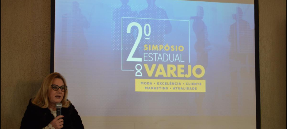 Apresentador do Esquadrão da Moda abre o 2º Simpósio Estadual do Varejo