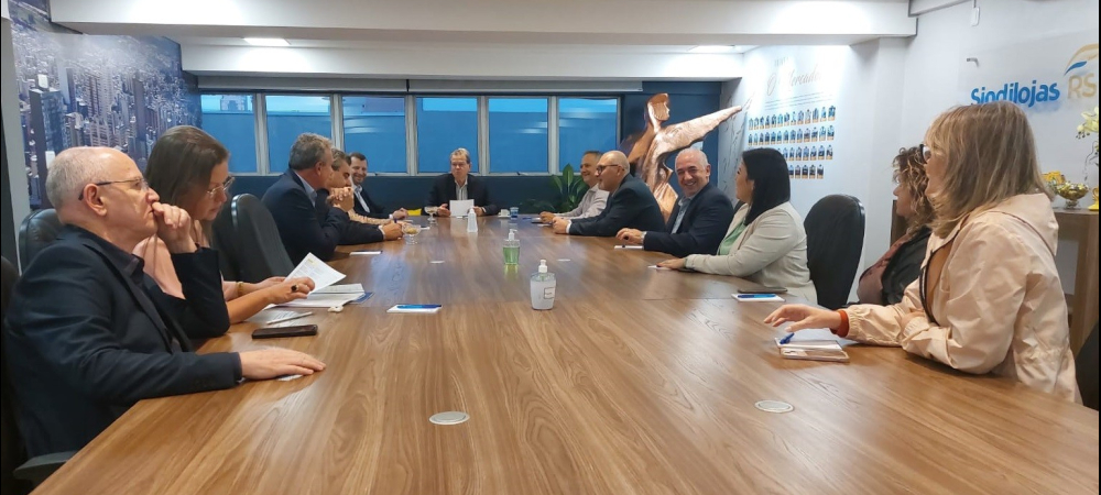 Presidente da Fecomércio-RS reúne sindicatos em Caxias do Sul