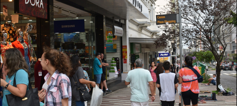Comércio pode atender no feriado de Finados