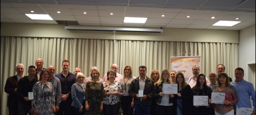 Empresas Associadas recebem homenagem pelo aniversário de fundação