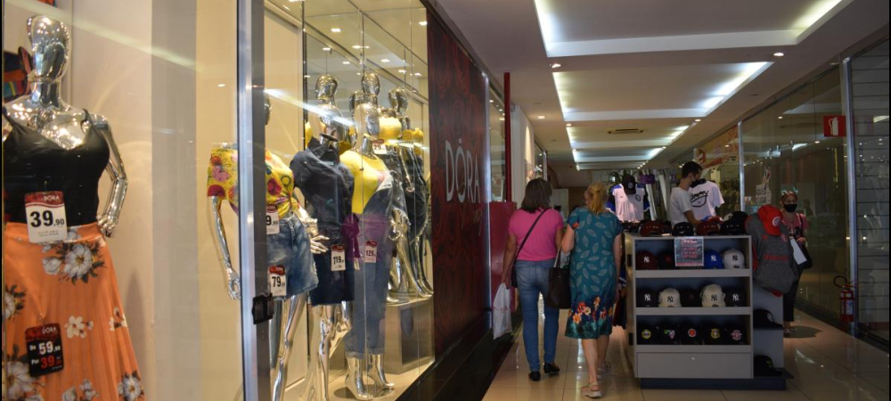 Limite de público em shoppings sobe para 50% da capacidade