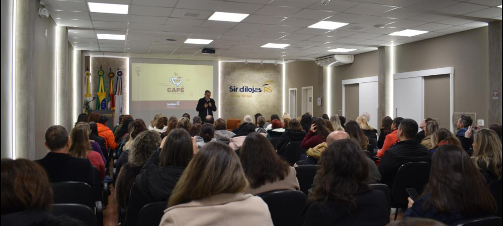 CAFÉ COM IDEIAS | Sindilojas Caxias inaugura auditório com palestra do frei Jaime  