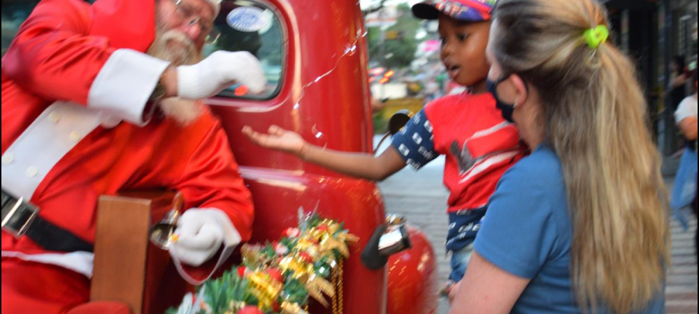 Picape do Papai Noel volta a circular nesta quinta 