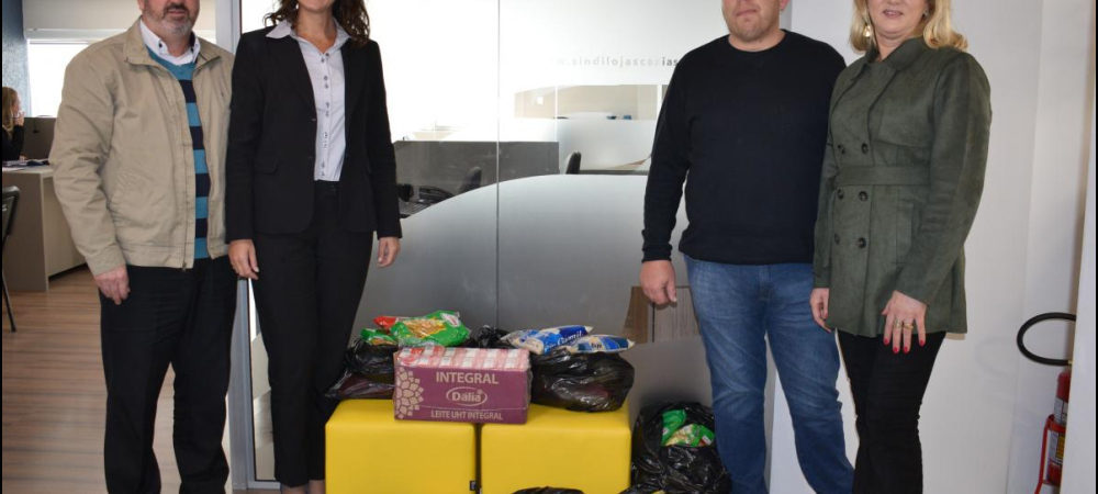 Sindilojas Caxias e CDL fazem entrega de doações do Dia do Comerciante